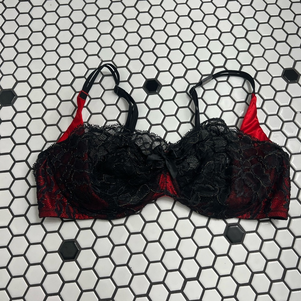 NWT Victoria’s Secret very sexy balconet bra size 36D